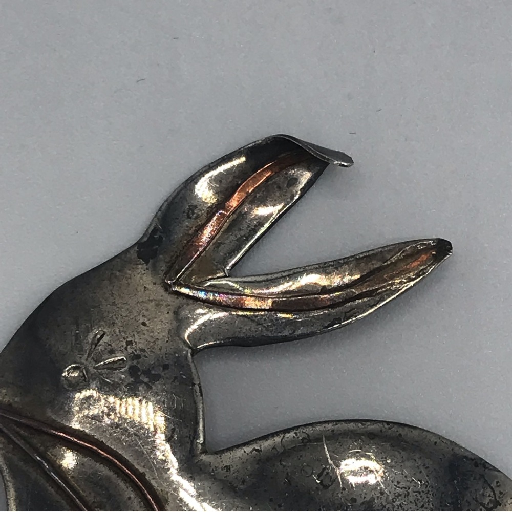 Bunny Rabbit Dangling Carrots Pin Brooch - Picture 6 of 10